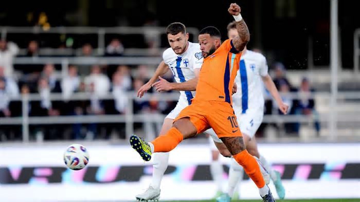 Depay marca, e Holanda estreia com vitória nas Eliminatórias da Copa do Mundo