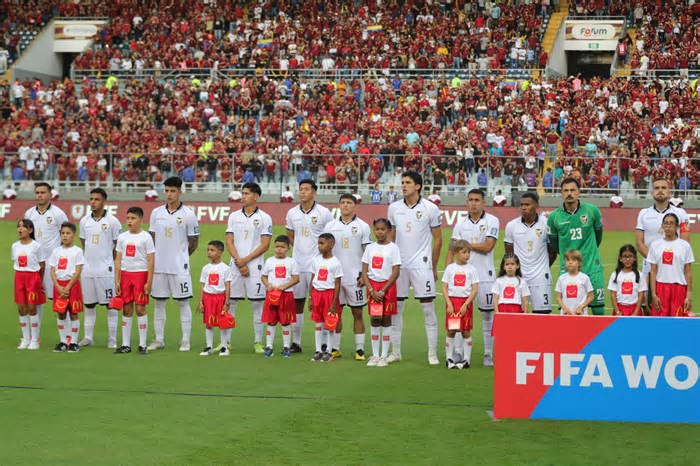 Maduro impede embarque de seleção boliviana após jogo das eliminatórias da Copa na Venezuela