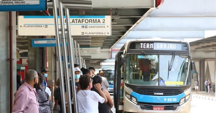 Volume de serviços cresce 0,2% em abril, com destaque para transporte e turismo