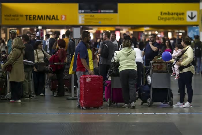 Serviços crescem 0,2% em abril, puxados por transporte e turismo