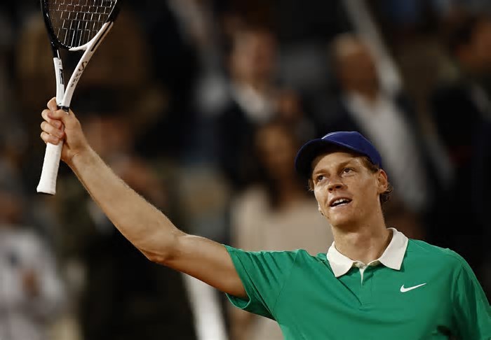 Sinner bate Rublev em Roland Garros e garante a manutenção do topo do ranking