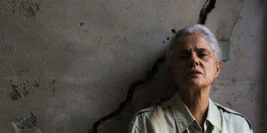 Crítica | Marieta Severo brilha em ‘Torniquete’, que cria personagens profundos com poucos diálogos [Olhar de Cinema]