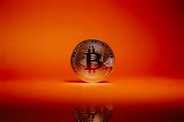 Bitcoin encontra resistência nos US$ 110 mil e cai com tensão no Oriente Médio