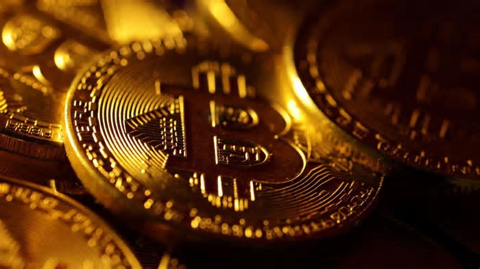 Criptomoedas: bitcoin recua em meio a CPI dos EUA e acordo comercial