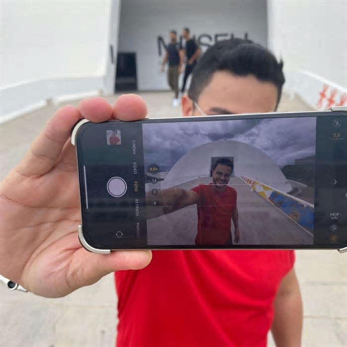 Influenciador de viagens transforma vlogs em experiências