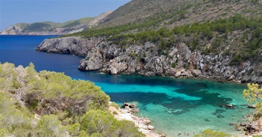 Ibiza impõe limite de carros para turistas no verão europeu
