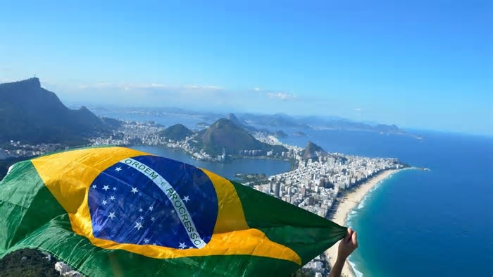 Brasil recebe 4,8 milhões de turistas até maio e alcança 70% da meta de 2025