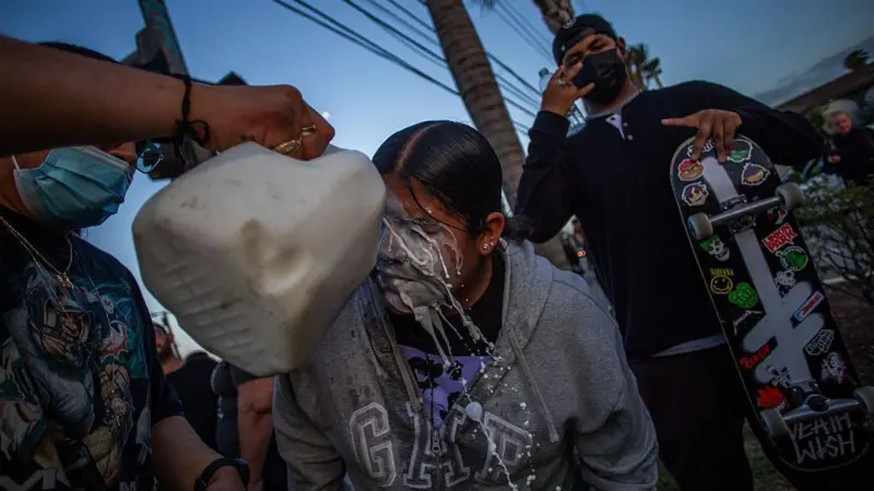'Achei que tivesse perdido a orelha': as impactantes imagens do fotógrafo brasileiro cobrindo os protestos em Los Angeles