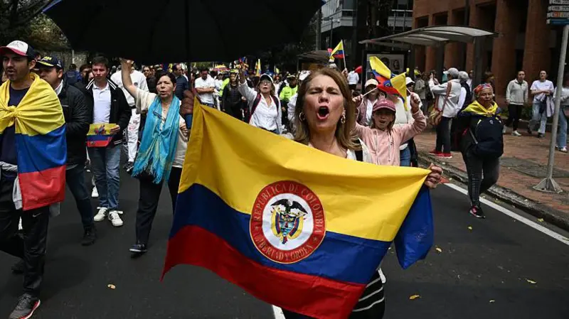 A crise política que culminou no atentado contra Miguel Uribe na Colômbia