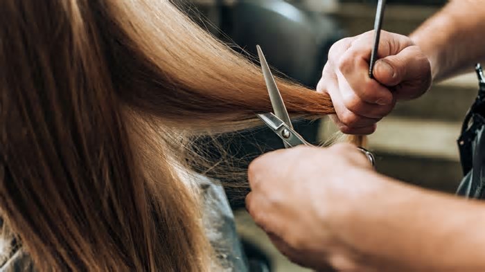 Seu cabelo pode crescer mais rápido se cortar exatamente nesses dias