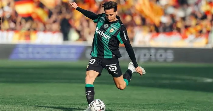 Apenas um ponto separa as duas equipas a nove jornadas do final após triunfo dos comandados de Pierre Sage por 3-0 diante do ...