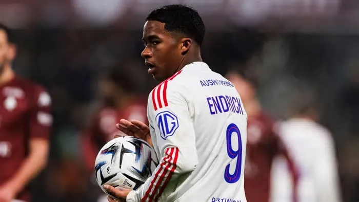 O Lyon chegou ao quarto jogo sem vitórias na temporada ao empatar por 1 a 1 com o Paris, capital da França, FC, em casa, neste domingo (8), pela ...