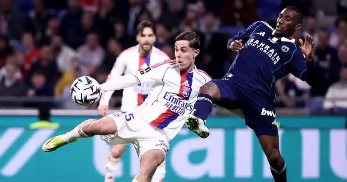 O Lyon empatou pelo segundo jogo consecutivo na tarde deste domingo (08) e agora soma quatro partidas sem vitórias, três pela ...