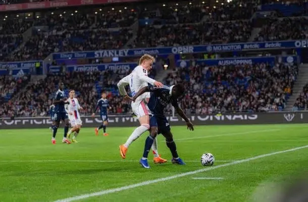 O Lyon segue sem vencer no Campeonato Francês, mas evitou a terceira derrota consecutiva na competição. Na tarde deste ...