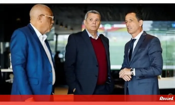 Pedro Proença, recebeu esta quinta-feira o ministro da Juventude e Desportos de Angola, Rui Falcão, e o presidente da ...