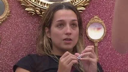 No BBB 26, Ana Paula Renault e Samira discutem se o choro de um participante é estratégia para ganhar o público e relembram ...