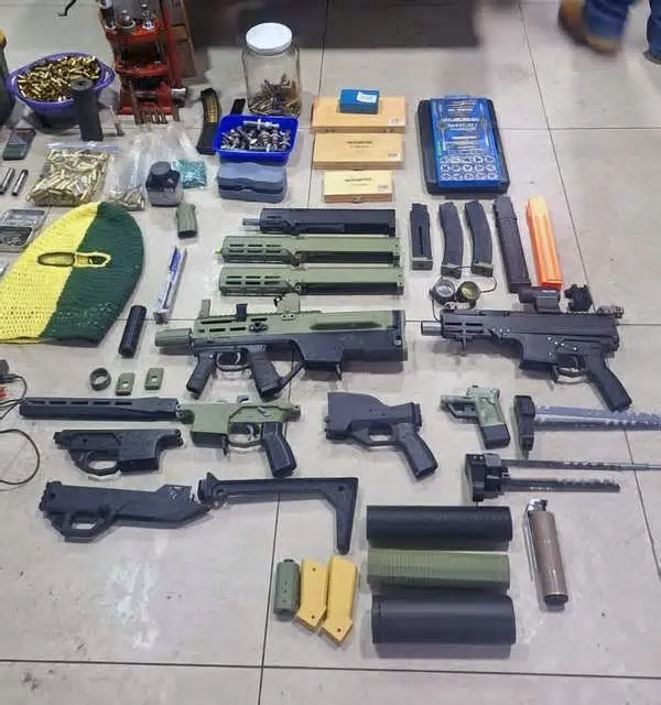 Peças de armas feitas em impressoras 3D foram vendidas em plataformas de e-commerce ...