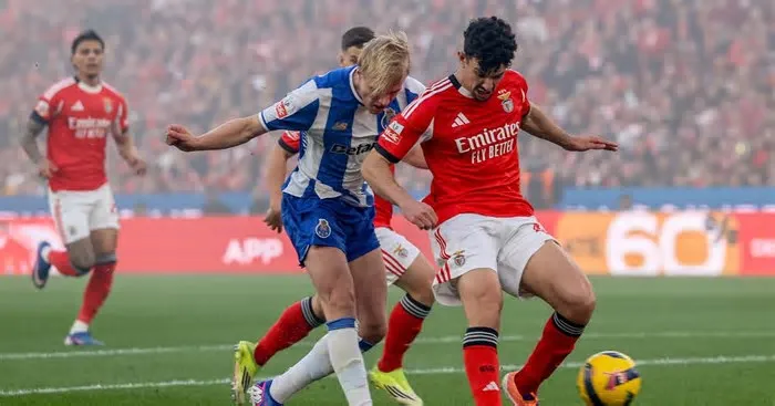 Os 'dragões' chegaram ao intervalo a vencer por 2-0, mas na segunda parte prevaleceu a superioridade das 'águias', que ...