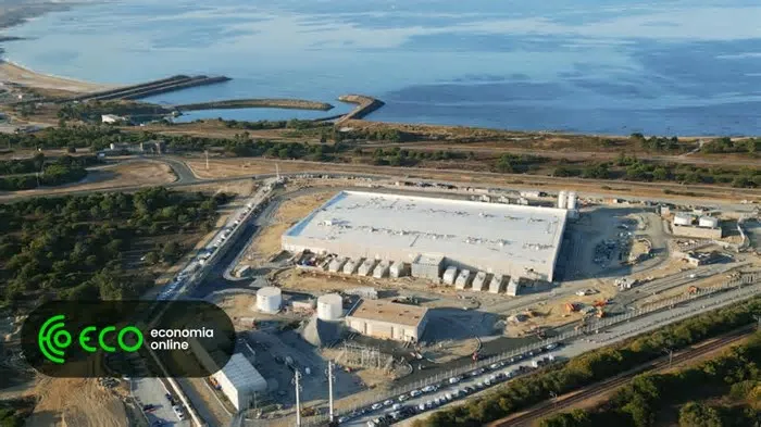 A Nscale, que escolheu instalar no Alentejo 12.600 processadores altamente avançados de inteligência artificial da Nvidia, ...