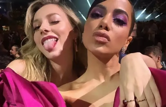 Atacante do Real Madrid cultiva relacionamento com artista há cerca de dois meses, segundo jornais europeus: 'Beijando-se ...