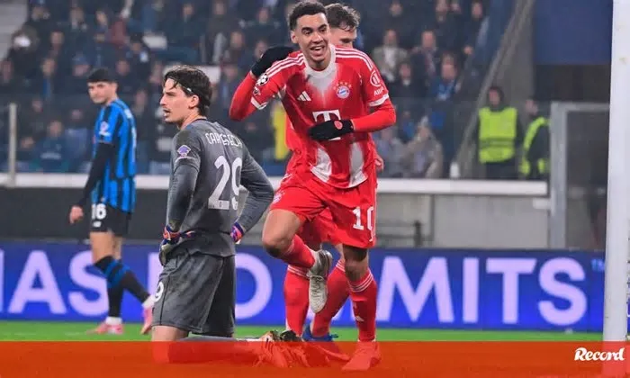 O talentoso Jamal Musiala continua a contas com uma arreliadora lesão num tornozelo e falhou o treino desta terça-feira, ...