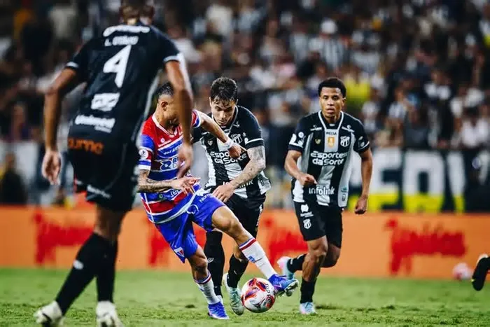 O Ceará amargou o vice-campeonato cearense para o Fortaleza, perdendo a chance de mais um tricampeonato. A perda do título ...