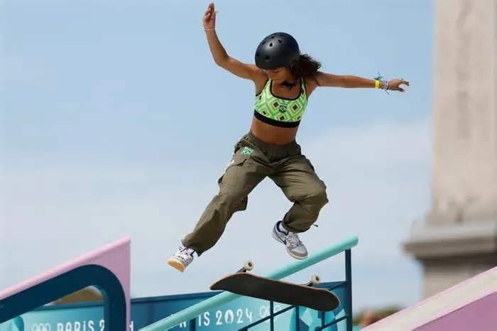 No Mundial de Skate Street em São Paulo, o Japão dominou o pódio feminino, com Ibuki Matsumoto, de 14 anos, conquistando o ...