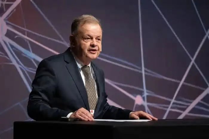 O Brasil busca a parceria de países europeus para a exploração de minerais críticos e terras raras, elementos fundamentais ...