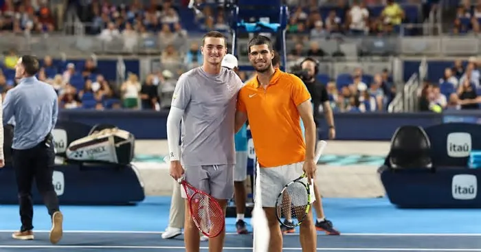 Chegou a hora do tão aguardado duelo entre João Fonseca e Carlos Alcaraz. O primeiro duelo entre os tenistas no circuito será ...