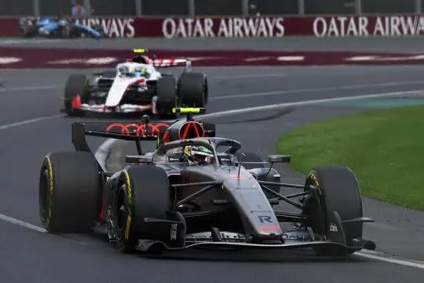 Em corrida movimentada na abertura da temporada em Melbourne, brasileiro termina em nono e garante os primeiros pontos da ...