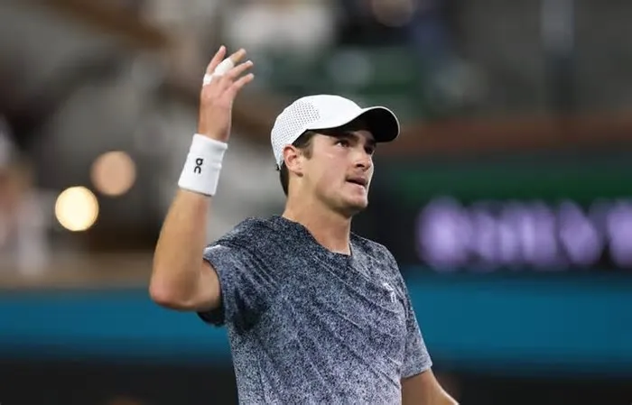 Brasileiro constrói vitória com saque potente, em jogo com algumas dificuldades, e avança para desafio contra melhor do mundo ...