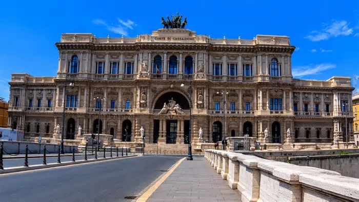 Este vídeo mostra um passeio pela Escadaria Espanhola em Roma. Você vai conhecer a escadaria famosa, ruas próximas e todo o ...