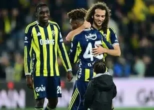 Fenerbahçe, Süper Lig'de sahasında ağırladığı Samsunspor'u 3-2 mağlup etti. Fenerbahçe, Süper Lig'de 2 maç aranın ardından ...