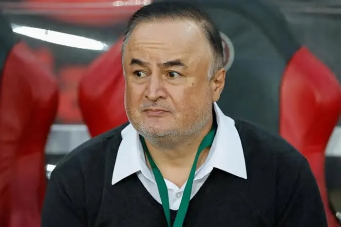 Bir dönem Fenerbahçe'de de yardımcı antrenörlük yapan teknik direktör Engin Fırat, İstanbul Havalimanı'nda geçirdiği kalp ...