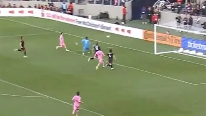 Astro argentino chegou no sábado ao golo 899 da carreira, fazendo o segundo do Inter Miami no triunfo por 2-1 no terreno do ...