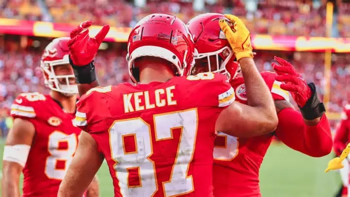 Um dos principais jogadores da NFL, Travis Kelce vai disputar mais uma temporada da liga, sua 14ª na história. O tight end de ...
