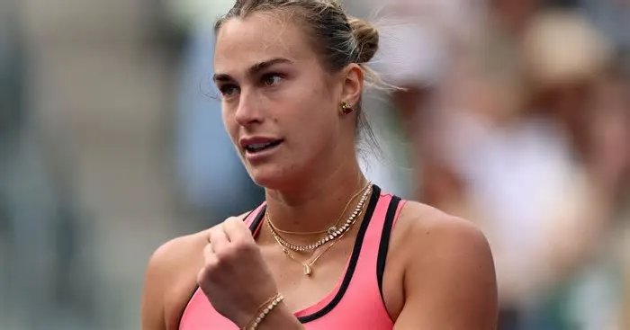 Rozstawiona z numerem 1 Aryna Sabalenka pokonała rumuńską tenisistkę Jaqueline Cristian 6:4, 6:1 i awansowała do 4. rundy ...