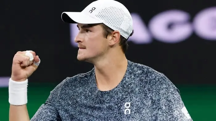 Depois de vencer o americano Tommy Paul por 2 sets a 0 (6/2 e 6/3) em menos de 2h de partida, João Fonseca já tem adversário ...