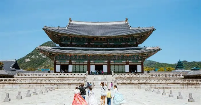 O k-drama, a tradição, as panorâmicas vertiginosas e os cenários naturais do país que nunca esteve tão em alta ...