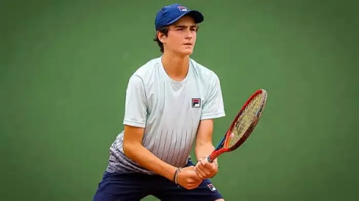 Pela primeira vez no torneio, o jovem tenista disputará uma partida na quadra central do complexo localizado na cidade ...