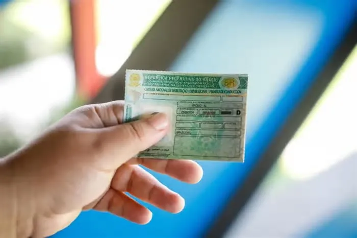 Entenda por que renovar a CNH em 2026 não causa o corte automático do seu benefício do INSS e o que dizem os especialistas ...