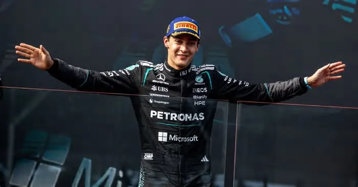 Piloto da Ferrari questionou a legalidade dos Mercedes que dominaram o GP da Austrália, prova de estreia do Mundial de F1, ...