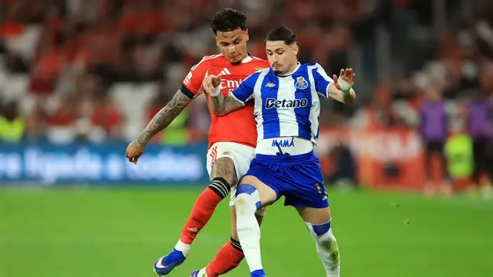 FC Porto foi dono e senhor da partida nos primeiros 45 minutos e construiu uma vantagem confortável. Benfica reagiu tarde na ...