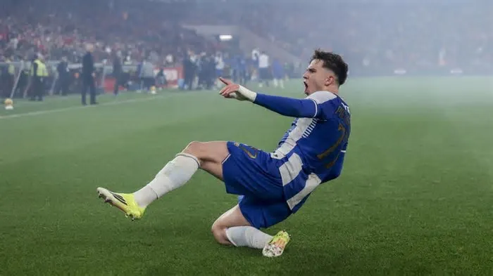 Jovem de 17 anos fez história com o golo na Luz, ao tornar-se no mais novo de sempre a marcar ao Benfica pelo FC Porto e no ...