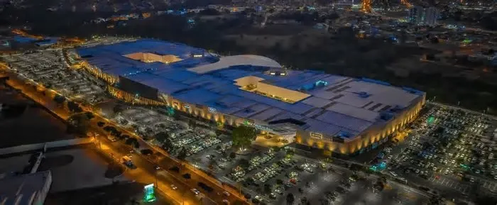 Além do impacto no consumo, o setor possui grande relevância econômica. Estima-se que os shoppings gerem mais de 1 milhão de ...