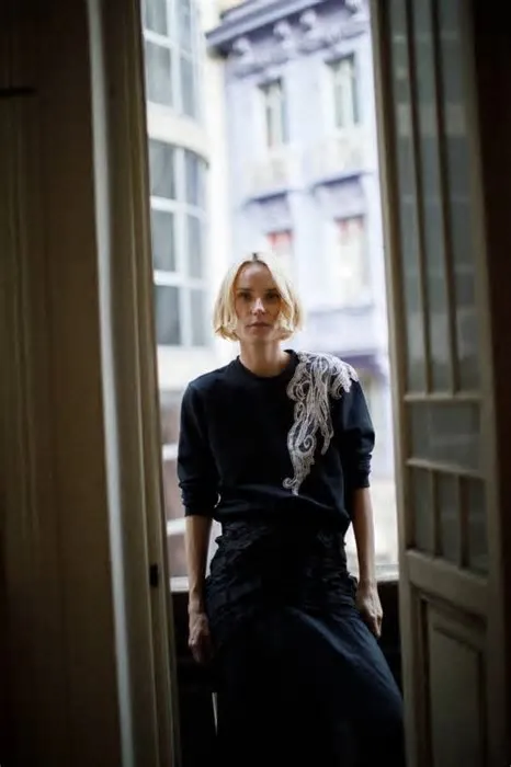 Unindo minimalismo e fluidez, a grife chega ao e-commerce em maio; atualmente, é vendida na Mata Lab, na Cidade Matarazzo ...