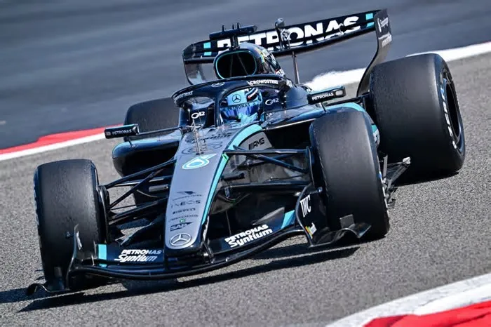 George Russell - piloto da Mercedes - afirma que tudo pode acontecer em uma temporada da Fórmula 1 durante as 24 corridas.