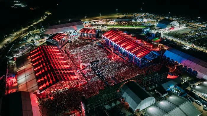 Pedro Leopoldo Rodeio Show 2026 terá shows de Gusttavo Lima, Simone Mendes, Zezé Di Camargo & Luciano e outros artistas.