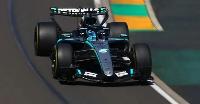 Quando o relógio chegou aos 10 minutos, a Williams guiada por Carlos Sainz parou na entrada dos boxes, gerando primeiramente ...