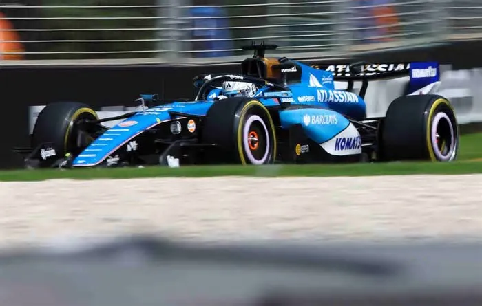 A Williams viveu uma qualificação condicionada por falhas de fiabilidade no Grande Prémio da Austrália, com Carlos Sainz ...